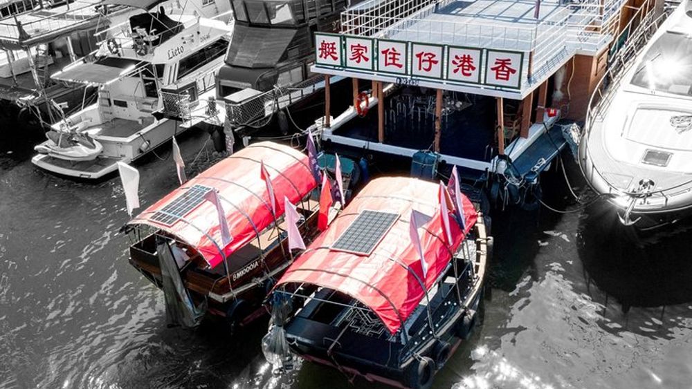 Hong Kong Aberdeen Fishing Village with Classic Teak Boat Tour