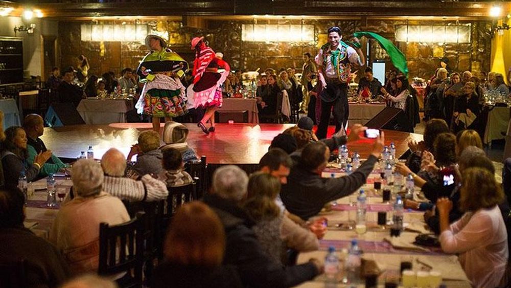Lima Water Show and Peruvian Dinner with Live Performances