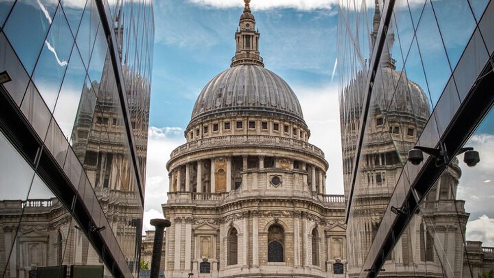 London through the lens: Iconic photo spots and hidden gems.