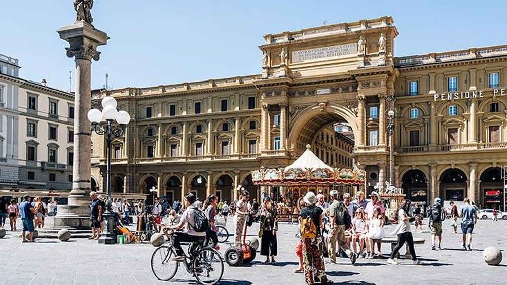 BE THE FIRST: Early Bird Florence Walking Tour & Accademia Gallery (David)