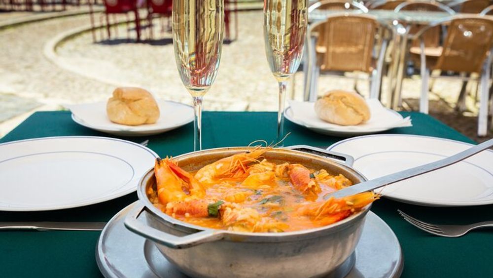Total Lisbon Experience: Small-Group Walking Tour with Food and Wine Tastings