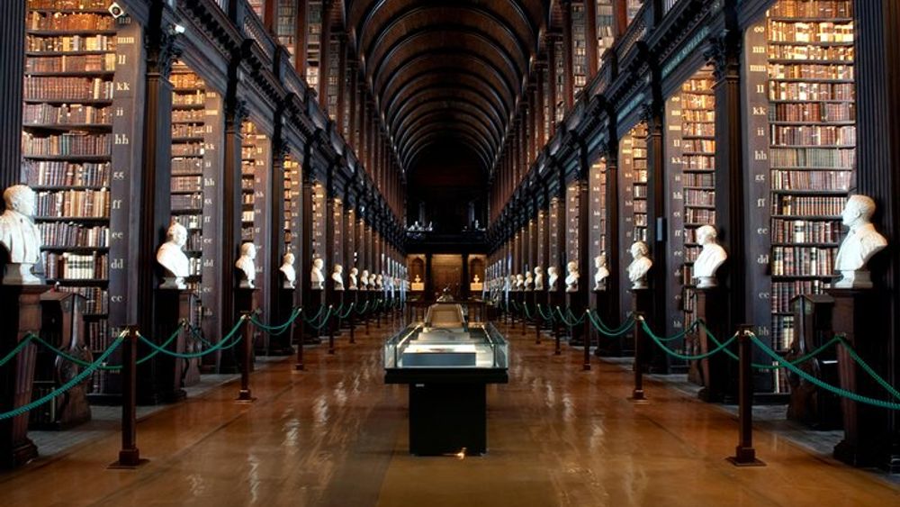 Book of Kells Early Access and Dublin Castle Guided Tour