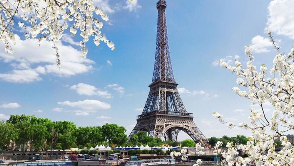 Eiffel Tower with reserved access to the 2nd floor