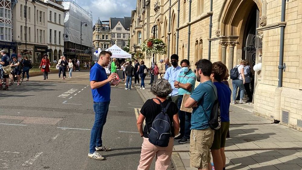 Oxford University Small-Group Walking Tour and Guided Punt