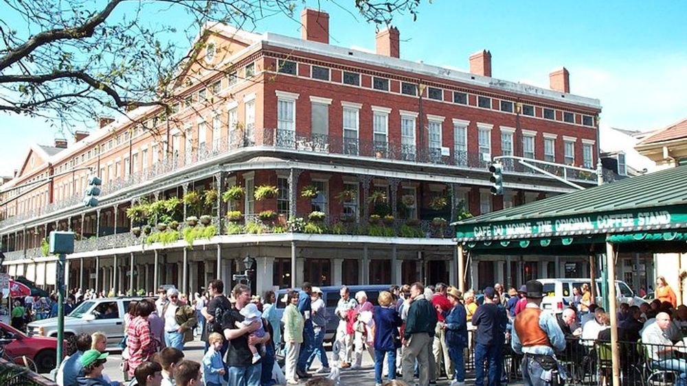 New Orleans City and Cemetery 2- 2 1/2 Hour Bus Tour