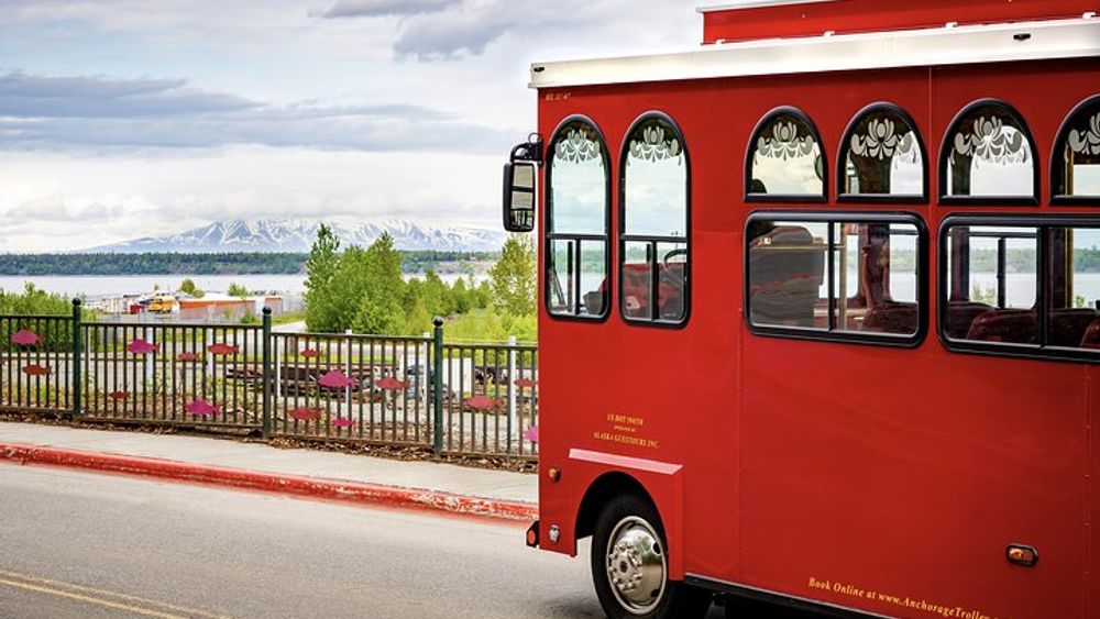 Anchorage Trolley 1-Hour Tour with Earthquake Park, Lake Hood