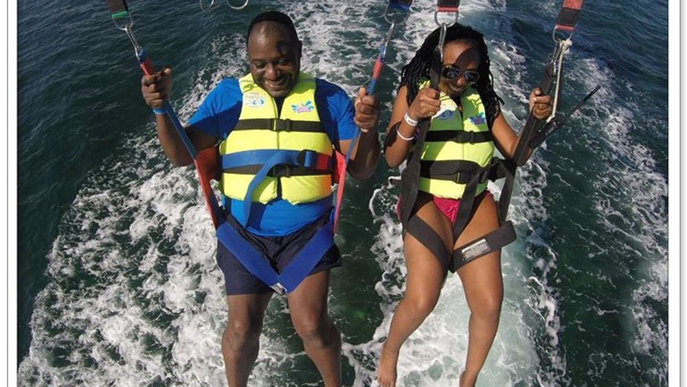Cancun, Isla Mujeres, Nichupté Lagoon Parasailing with Pickup