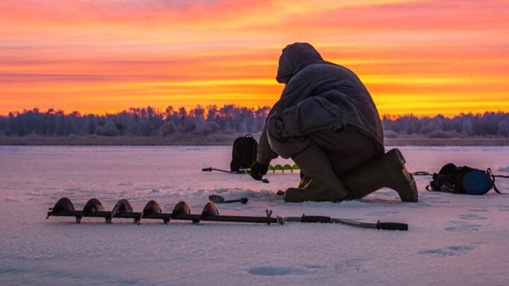Rovaniemi: Ice Fishing Small Group Tour & Barbeque