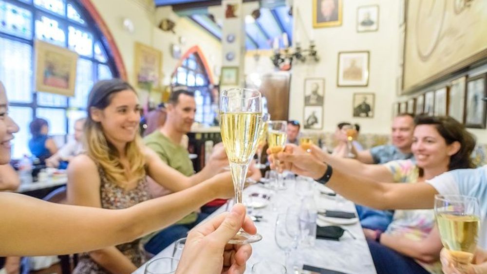 Barcelona Electric Bike Tour with Tapas and Drinks