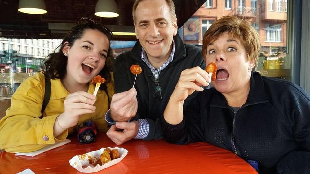 East Meets West: Kreuzberg and Neukölln Walking Food Tour in Berlin