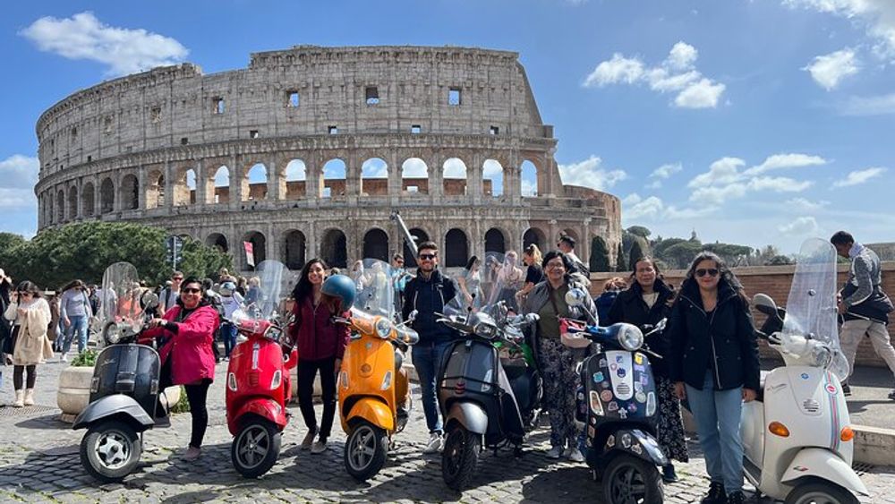 Vespa scooter Tour in Rome with Pick up and Drop off