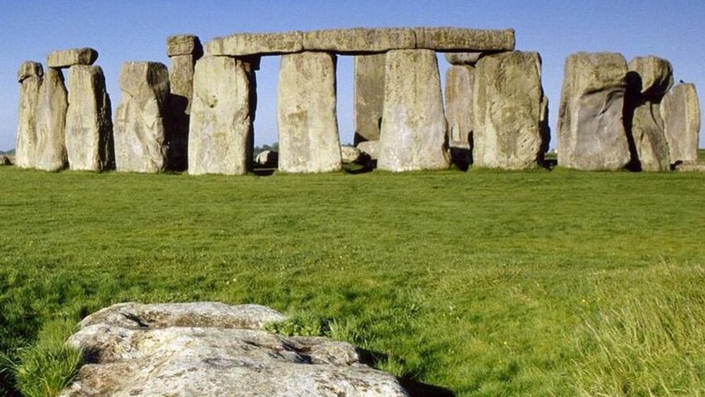 Stonehenge, Glastonbury, Avebury Tour from London