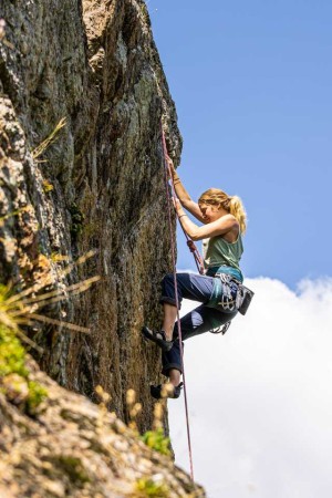 5 Gift Ideas for Women Who Travel From Exploration to Relaxation
